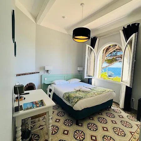 فندق Astria 3*